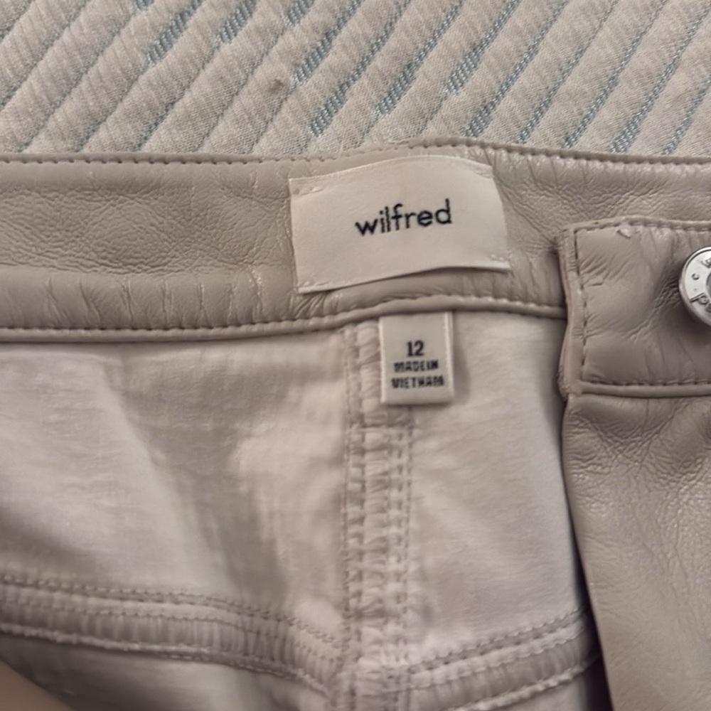 Aritzia Wilfred the Melina cropped pant in Pearl White